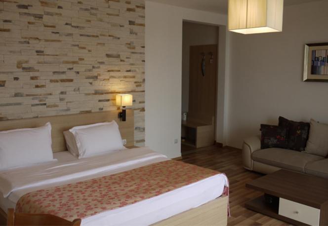 פרישטינה Hotel Pinocchio מראה חיצוני תמונה