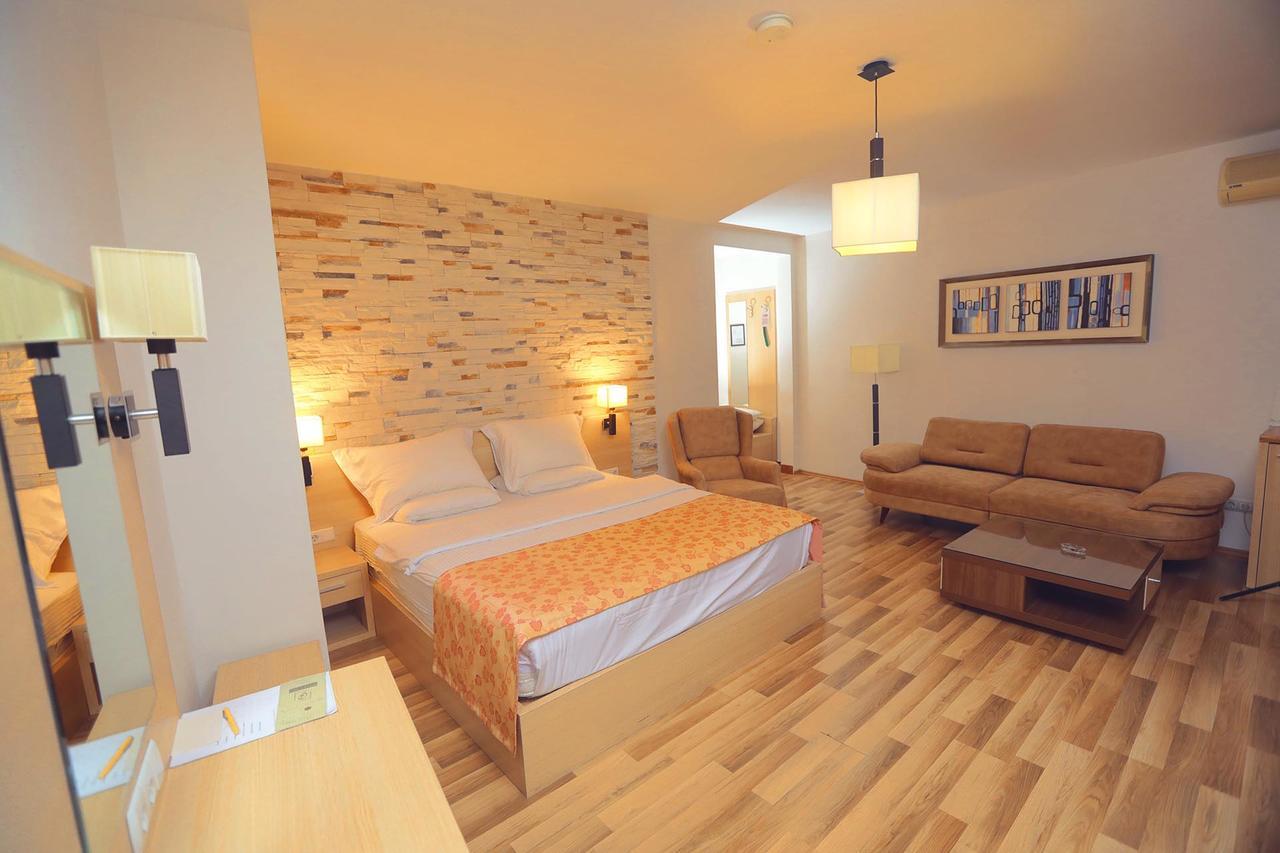 פרישטינה Hotel Pinocchio מראה חיצוני תמונה