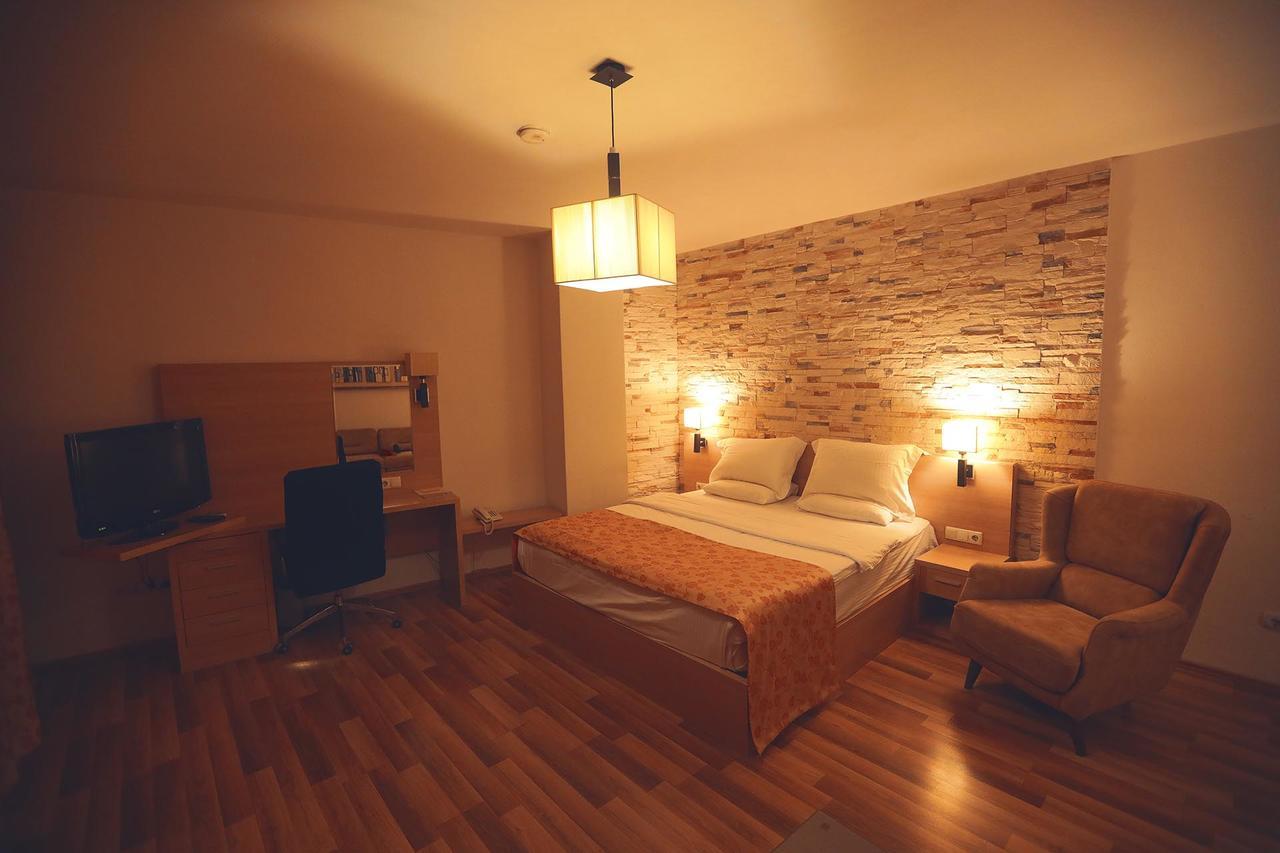 פרישטינה Hotel Pinocchio מראה חיצוני תמונה